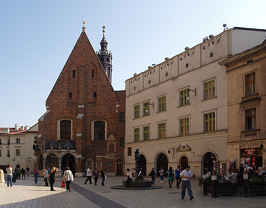 Plac Mariacki w Krakowie. Koci w. Barbary z XIV w.