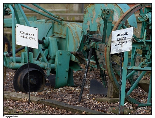Przygodzice - dawny folwark Michaa Radziwia, wystawa maszyn rolniczych przy szkole rolniczej
