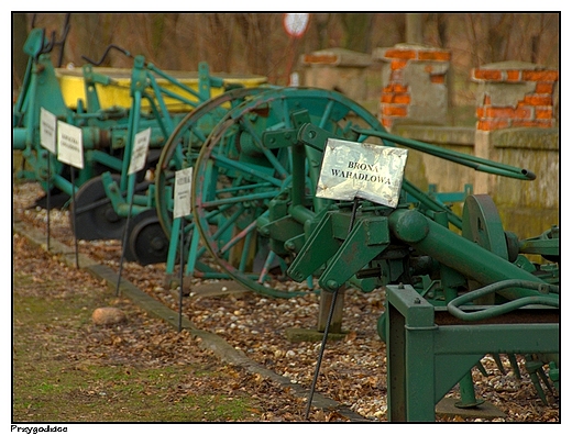 Przygodzice - dawny folwark Michaa Radziwia, wystawa maszyn rolniczych przy szkole rolniczej