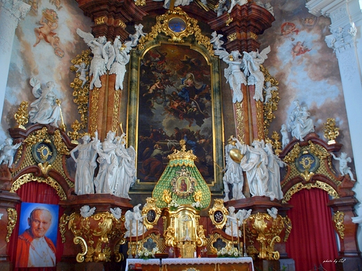 otarz  bazyliki w Krzeszowie