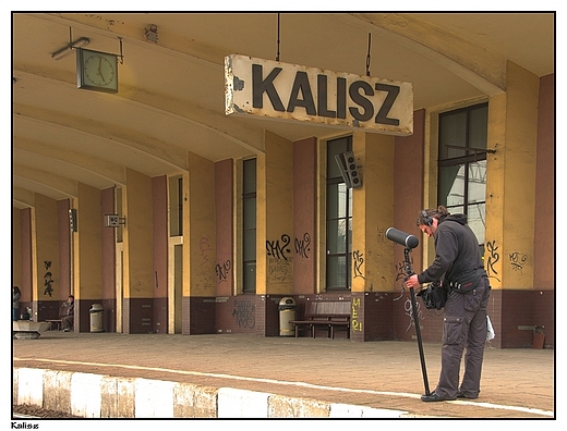 Kalisz - budynek dworca kolejowego od strony peronw