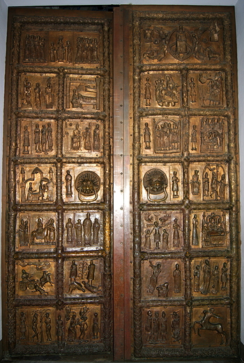Drzwi katedralne