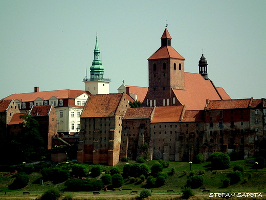 spichrza w Grudzidzu w tle Ratusz i Bazylika pw.w.Mikoaja