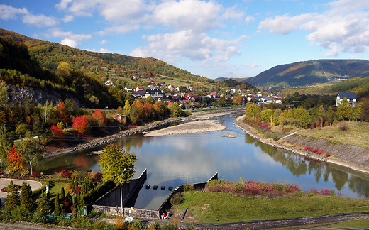 Widok w kierunku Gry ar z zapory w Tresnej.