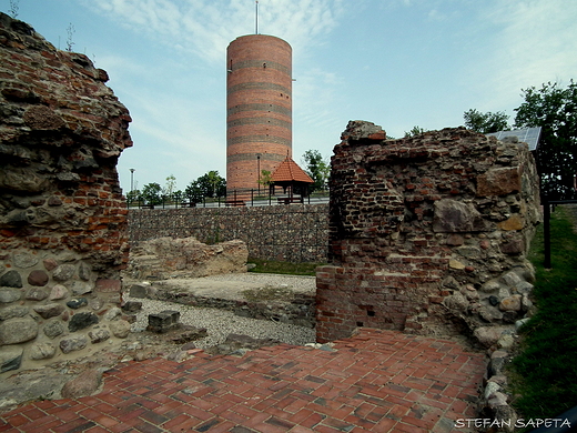ruiny zamku krzyackiego z XIII w. zniszczony w 1945r.