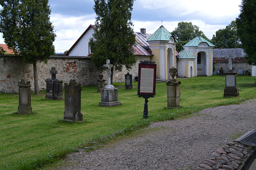 Krzeszw - Stary cmentarz przy Bazylice