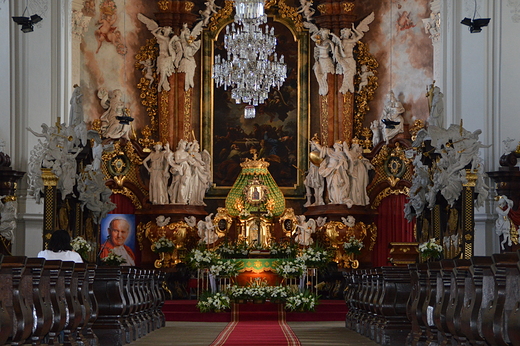 Krzeszw - Otarz gwny w Bazylice