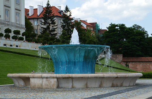 Warszawa - Fontanna w Ogrodzie Grnym Zamku Krlewskiego