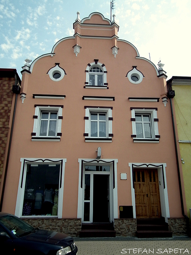 Zabytkowe kamienice w rynku w Nowem