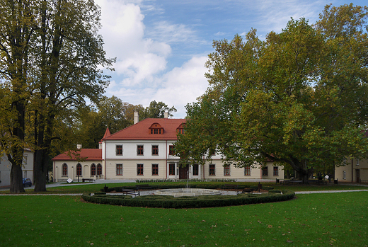 Kozy. Neoklasycystyczny pałac Czeczów, pochodzący z XVIII wieku