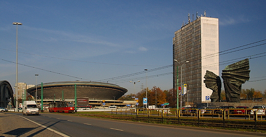 Centrum Katowic. Nowoczesne piętrowe rondo z galerią po przebudowie