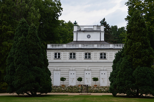 Warszawa - Biay Domek w parku