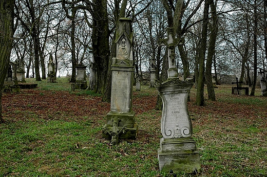 Wsechświęte opuszczony cmentarz