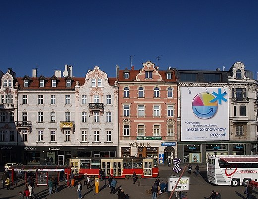 Katowice. Zabytkowe kamienice przed dworcem PKP