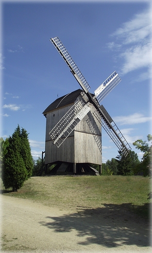 Skansen we Wdzydzach Kiszewskich- wiatrak