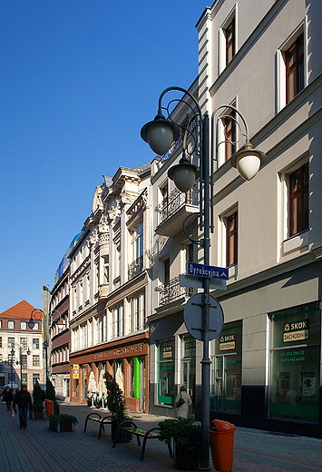 Katowice. Ulica Dyrekcyjna w centrum miasta