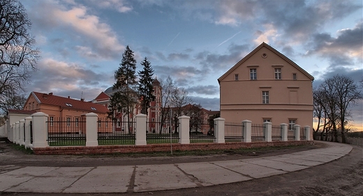 Klasztor Cysterek w Owiskach - widok oglny