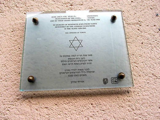 Tablica upamiętniająca synagogę