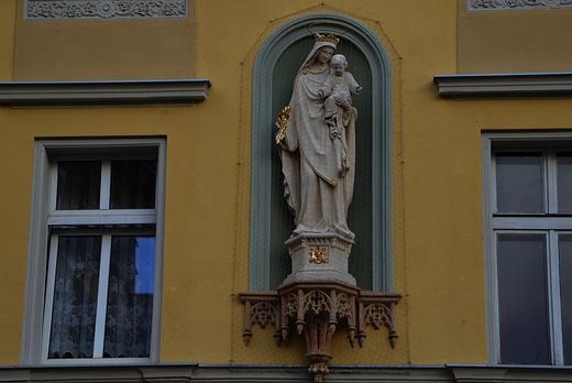 Opole - Figura Matki Boskiej z Dziecitkiem