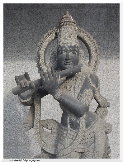 Warszawa. Hinduski Bg Kryszna przed Muzeum Azji i Pacyfiku.