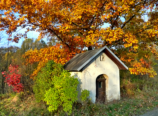 Kapliczka przy starej drodze Krynica-Nowy Scz