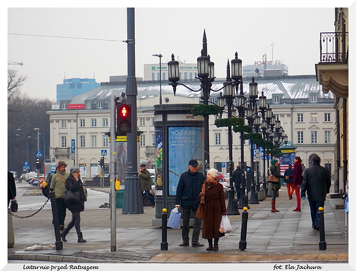 Warszawa. Latarnie przed Ratuszem.