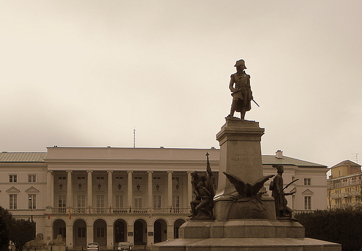 pomnik Tadeusza Kociuszki przed paacem Lubomirskich