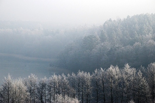Jezioro Wysokie Brodno w zimowej szadzi