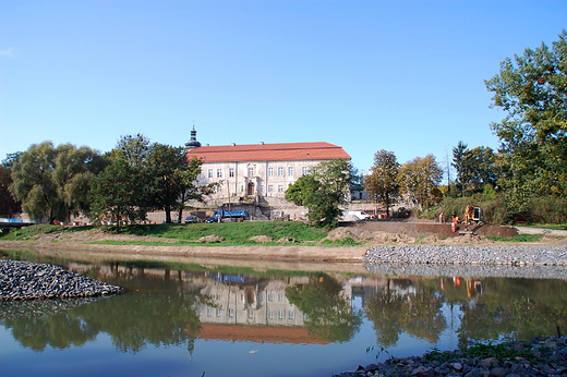 Krapkowice - Odbudowa tarasu i muru zamkowego 10.2012