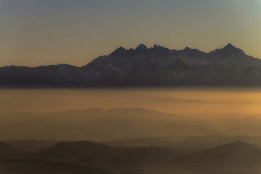 Tatry o zachodzie soca. Magurki w Gorcach