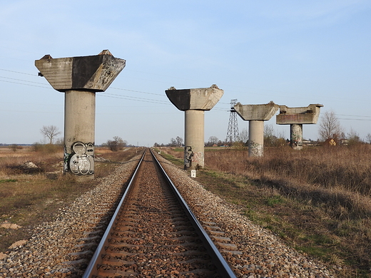 opuszczony wiadukt kolejowy