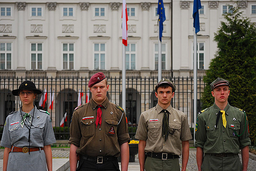 aoba pod Paacem Prezydenckim. Warszawa 10 kwietnia 2010 r.