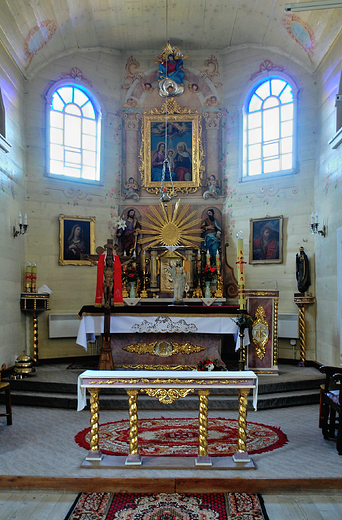 Drewniany kościół św. Anny w Ustroniu-Nierodzimiu -ołtarz główny