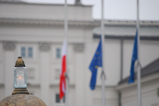 aoba narodowa. Niedzielny poranek. Warszawa, 11 kwietnia 2010 r.