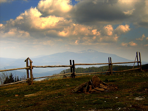 Widok z Pilska na Babi gr