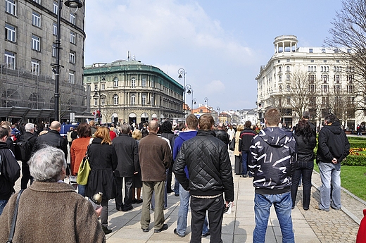 aoba narodowa - dwie minuty ciszy. Warszawa, 11.04.2010, godz. 12:00