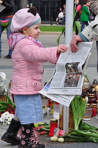 Dystrybucja gazet - kady pomoe. Warszawa, 11.04.2010