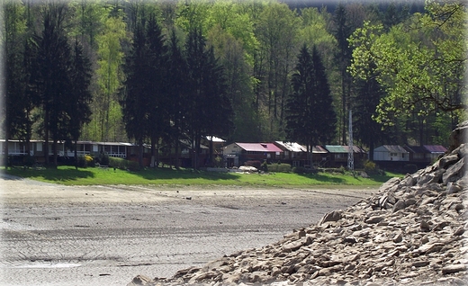 Niski poziom wody na jeziorze Lubachowskim