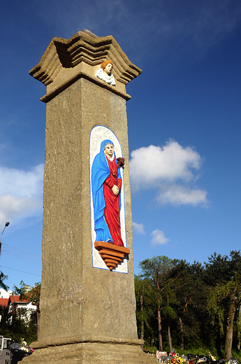 Stara Wie k. Wilamowic. Obelisk na cmentarzu parafialnym.