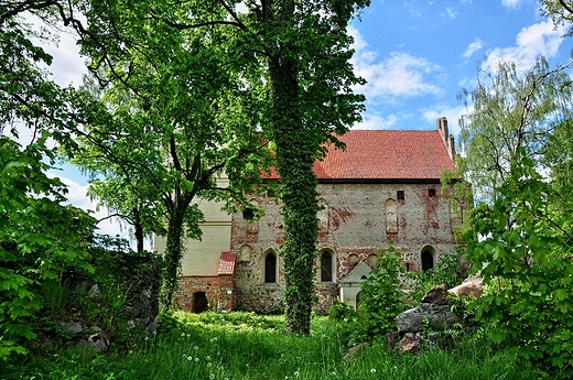 Bezawki - widok od bramy wjazdowej z czasw, kiedy Bezawki byy zamkiem