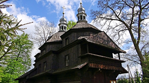 Drewniana greckokatolicka cerkiew Zesania Ducha witego wzniesiona w latach 1863 - 1864. Po II-giej wojnie wiatowej koci rzymskokatolicki.