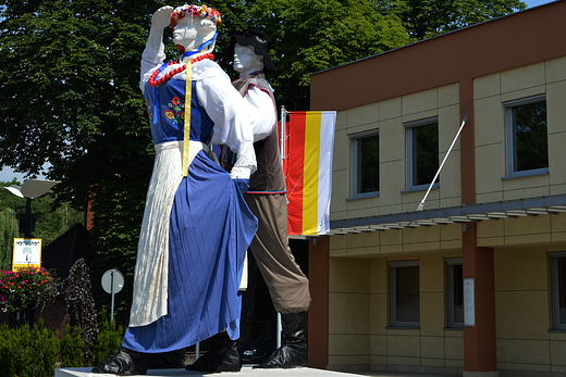 Gogolin - Pomnik Karolinki i Karlika