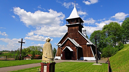 Koci drewniany p.w. w. Stanisawa Biskupa z 1920 roku.