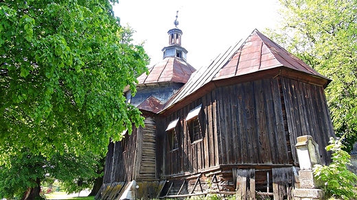 Drewniana filialna cerkiew greckokatolicka Pokrow Przewitej Bogarodzicy wzniesiona w latach 1803 - 1811. Od 1947 roku nieuytkowana. Stan opakany.