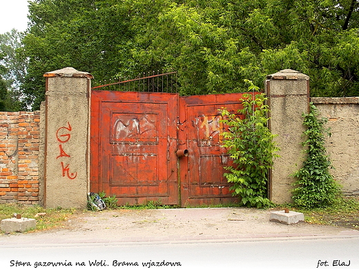 Warszawa. Stara gazownia na Woli. Brama wjazdowa