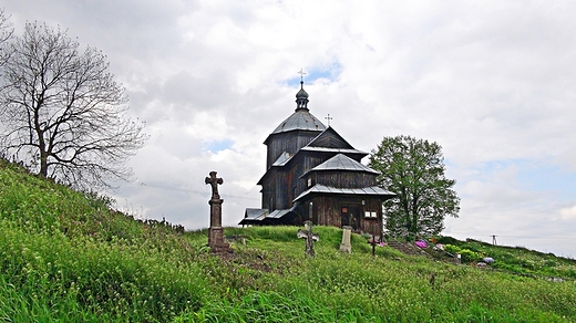 Drewniana cerkiew greckokatolicka p.w. w. Mikoaja wzniesiona w 1859 roku. Okoo roku 1875 zamieniona na prawosawn. Od 2006 roku suy jako rzymskokatolicka kaplica p.w. w. Jana Chrzciciela.