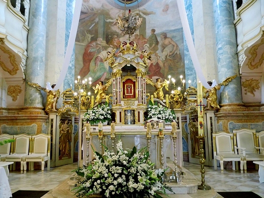 Prezbiterium barokowej bazyliki Trjcy witej