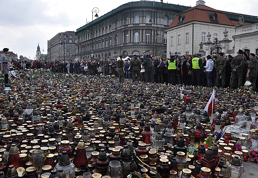 aoba narodowa. Warszawa, przed Paacem Prezydenckim