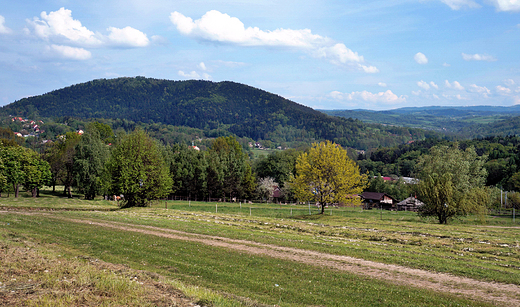 Kalwaria Zebrzydowska. Widok na Beskid Makowski.