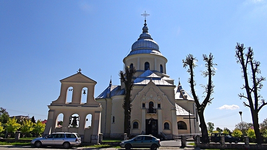 Murowana filialna cerkiew greckokatolicka p.w. Przemienienia Paskiego wzniesiona w 1927 roku. Po II-giej wojnie przejta przez koci rzymskokatolicki.